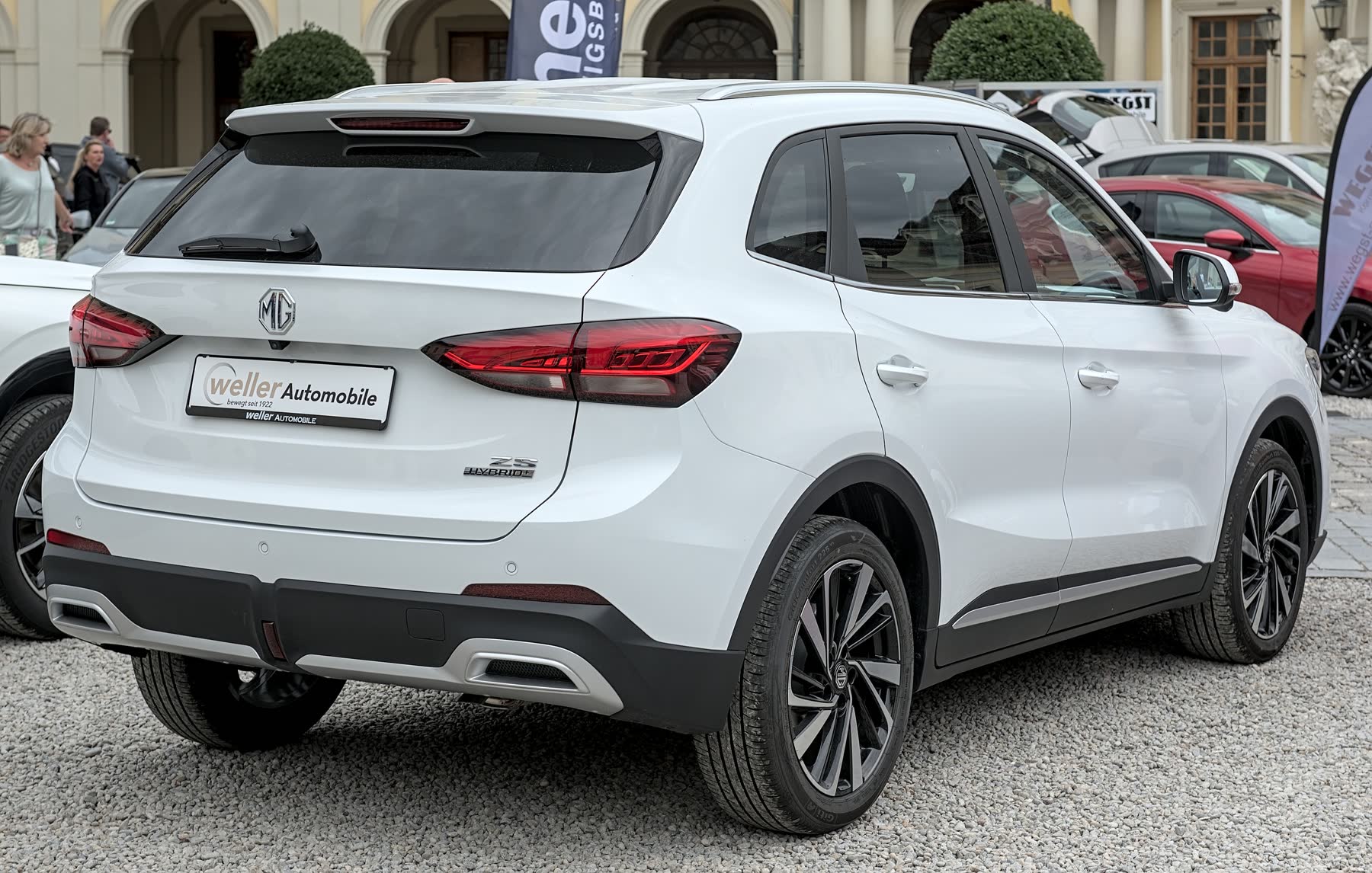White compact SUV seen from the rear three-quarter